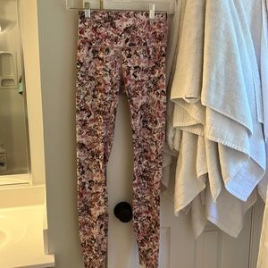 Printed lululemon leggings!